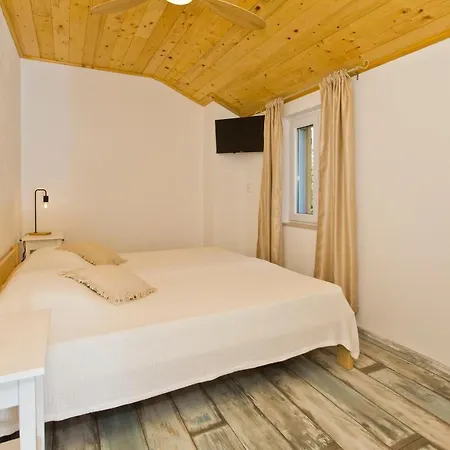 Robinson House T'n't * フヴァル