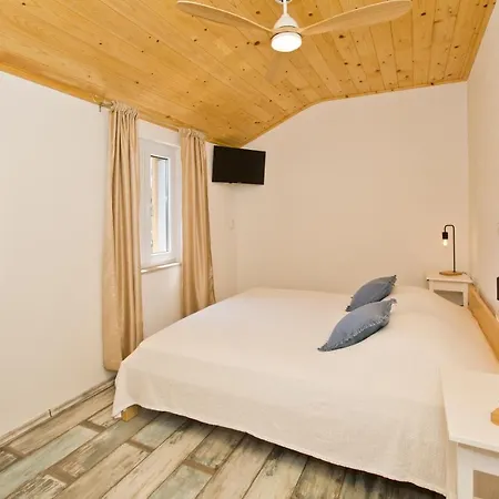 Robinson House T'n't * フヴァル