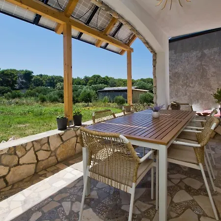 Robinson House T'n't フヴァル