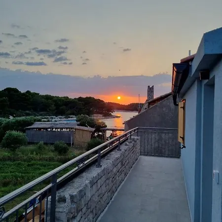 Robinson House T'n't