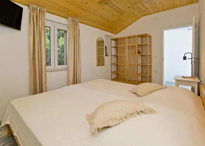 Robinson House T'n't