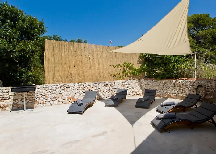 Robinson House T'n't *