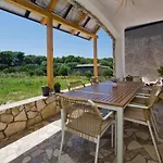 Robinson House T'n't هفار