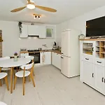 بيت للعطل Robinson House T'n't