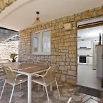 Robinson House T'n't هفار