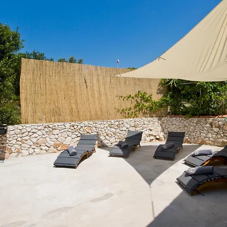 Robinson House T'n't *