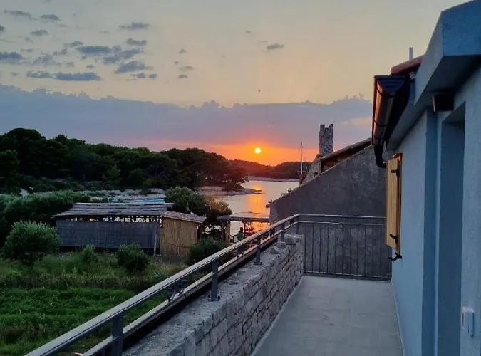 Robinson House T'n't