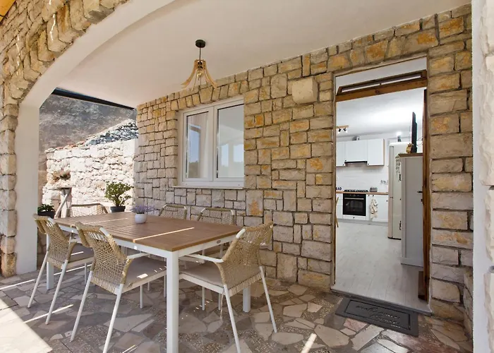 Robinson House T'n't Hvar Town