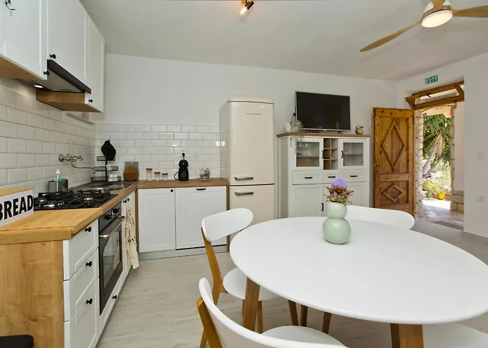 Robinson House T'n't Hvar Town