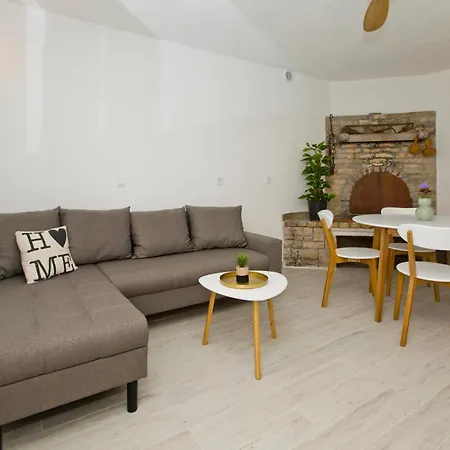 Robinson House T'n't *