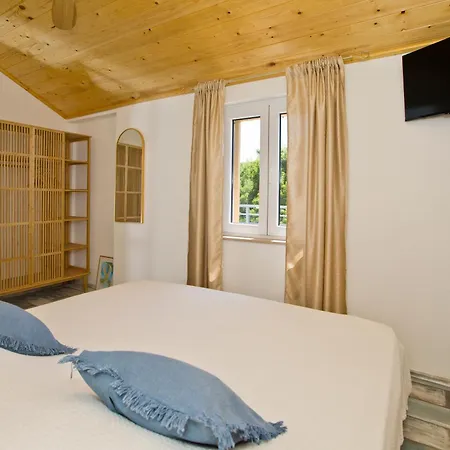 Robinson House T'n't