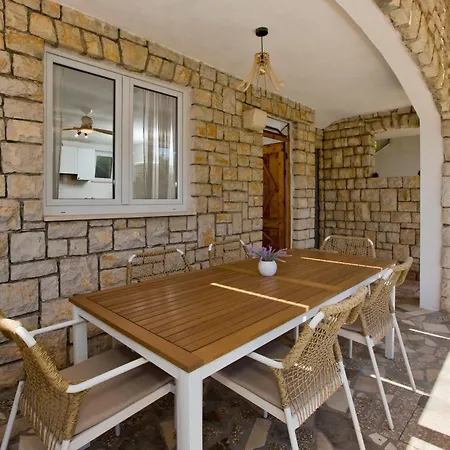 Robinson House T'n't