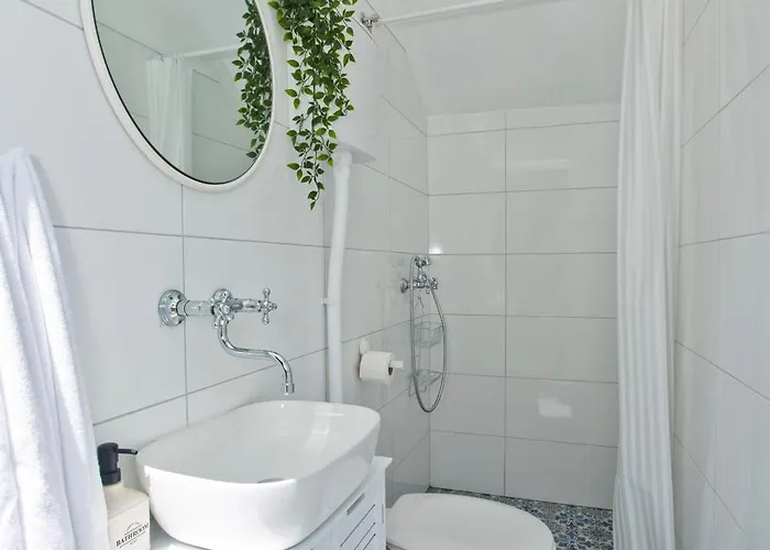 Robinson House T'n't * Hvar Town