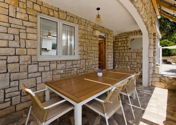 Robinson House T'n't